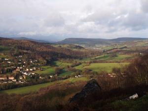 Twds Bamford Edge from Froggatt Edge