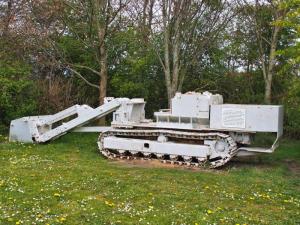 Mining roadway machine