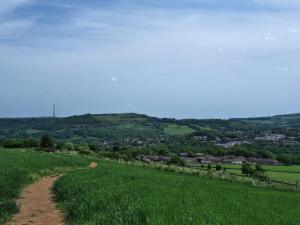 Towards Emley from HVC walk