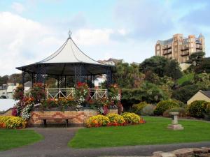 Bandstand Runnymede Gardens