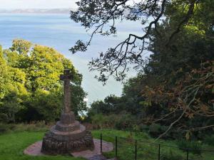 Cross above Clovelly