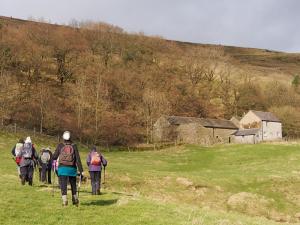 To barns below Mam Farm