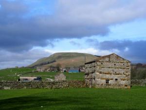 Dales barn before Wether Fell