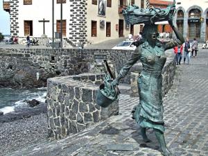 Fisher lady in Puerto de la Cruz