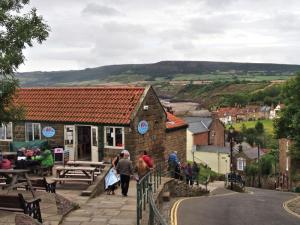Down into Robin Hood's Bay
